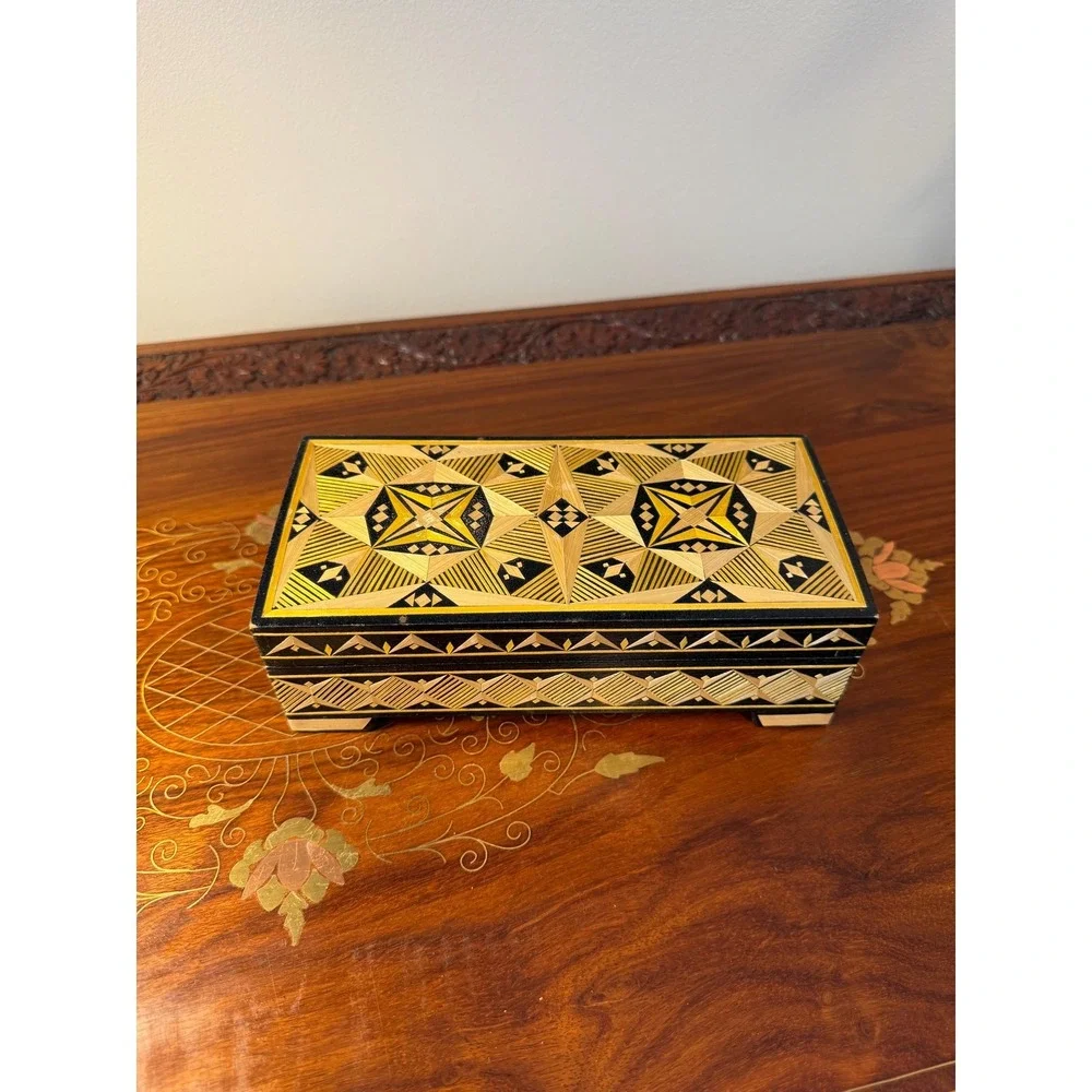 Vintage Russian Straw Marquetry Box‎